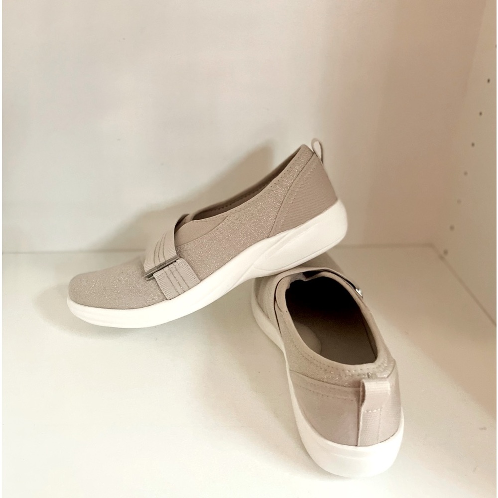 Bzees Womens Niche Iii washable Slip-On- NEVER WORN!